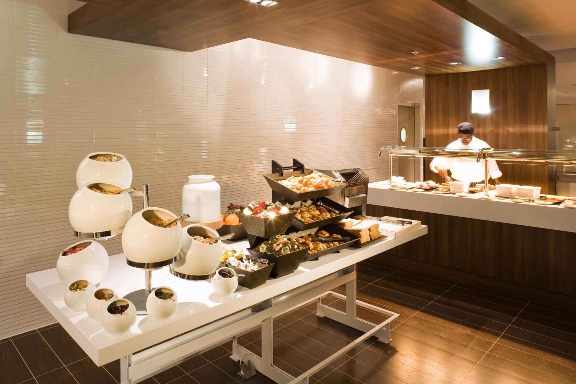Отель Novotel Paddington 4*